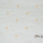 PIQUÉ BLANCO TOPITOS BORDADOS BEIG