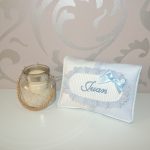 NECESER A RAYAS CELESTE